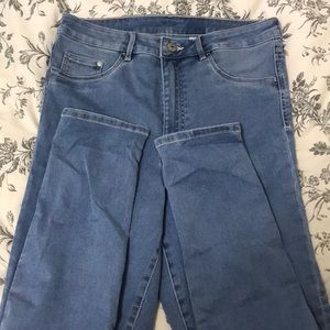 HIGH WAISTED JEANS